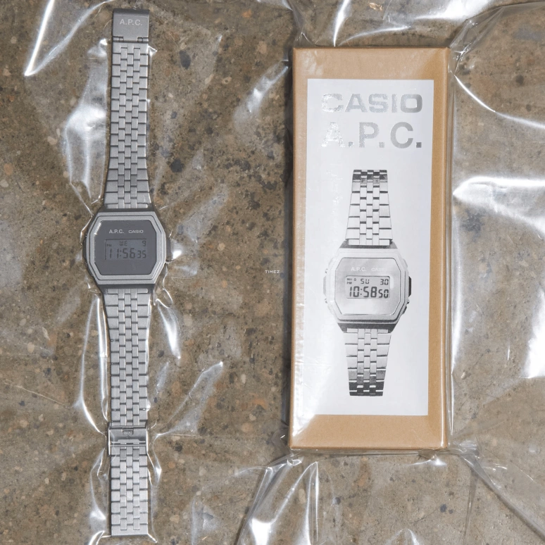Casio,VINTAGE 39.60x38mm,39.60x38mm,Stainless Steel,Silver,Quartz,Chronograph,Date,Day,Hour Strike,Hardlex,Square,A1000ACD,A1000ACD-7