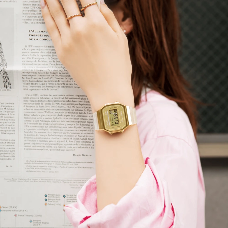 Casio,VINTAGE 39.40x36.30mm,39.40x36.30mm,Resin,Gold,Quartz,Chronograph,Date,Day,Hour Strike,Plexi,Glass,Square,A168XESG,A168XESG-9AVT