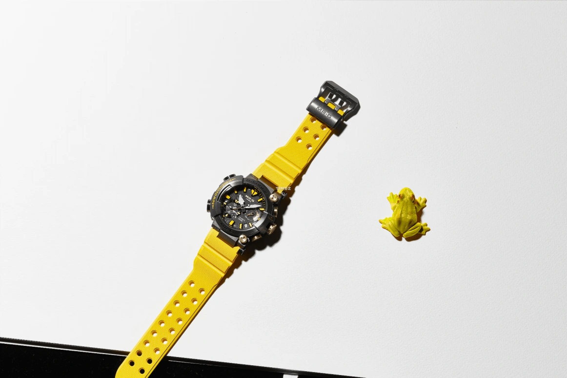 Casio,MR-G 49.70mm,49.70mm,Titanium,Black,Quartz,Countdown,Chronograph,Date,Day,Round,MRGBF1000E1A9