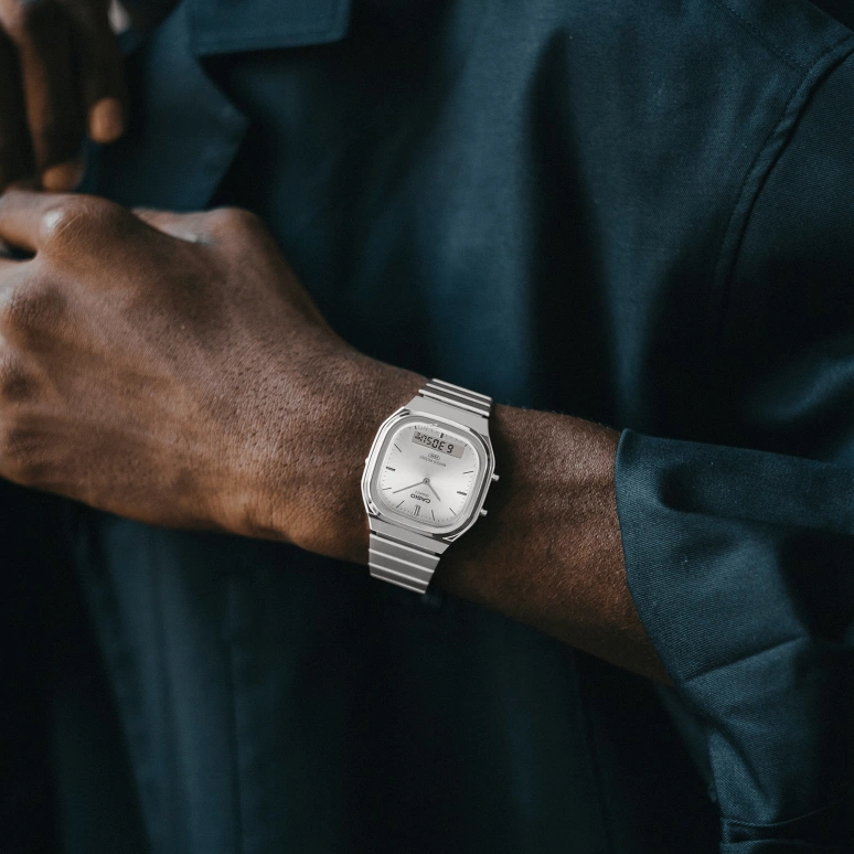 Casio,VINTAGE 40.90x35.80mm,40.90x35.80mm,Resin,Silver,Quartz,Chronograph,Month,Date,Day,Plexi,Glass,Square,AQ240E,AQ240E-7A