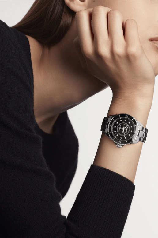 CHANEL,J12 38mm,38mm,Stainless Steel,Ceramic,Black,Automatic,70hours,In-house Caliber,H5702