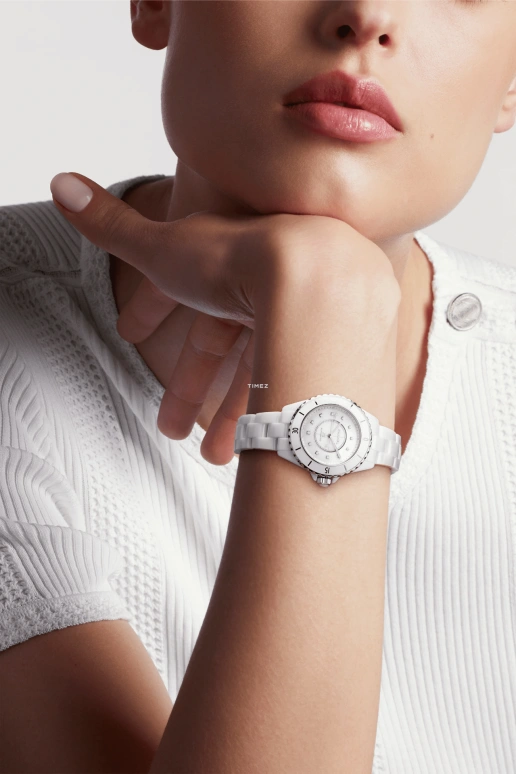 CHANEL,J12 33mm,33mm,Ceramic,White,Automatic,In-house Caliber,Sapphire,Crystal Glass,H10472