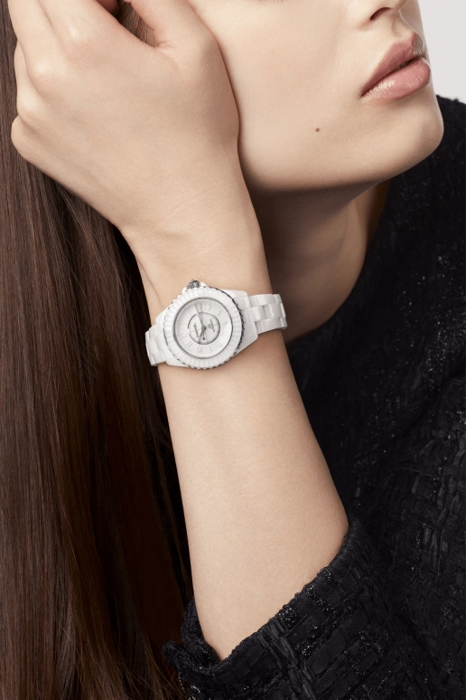 CHANEL,J12 33mm,33mm,Ceramic,White,In-house Caliber,Sapphire,Crystal Glass,Round,H6785