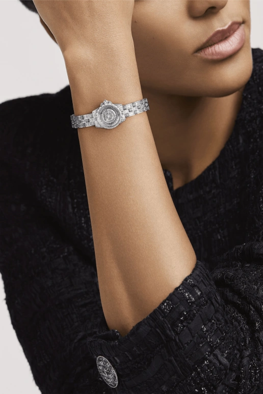 CHANEL,J12 19mm,19mm,White Gold,Silver,Sapphire,Crystal Glass,Round,H4938