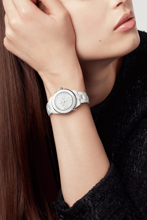 CHANEL,J12 33mm,33mm,Ceramic,White,Quartz,Sapphire,Crystal Glass,Round,H7990