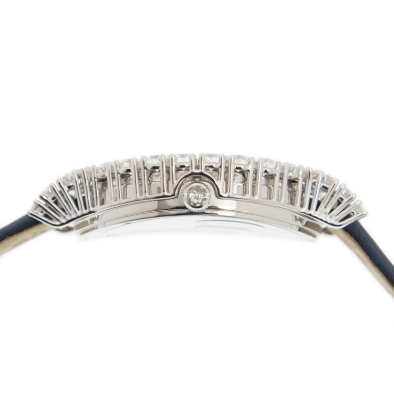 Chopard,Happy Diamonds 40x34.10mm,40x34.10mm,White Gold,White,Quartz,Sapphire,Crystal Glass,Oval,139383,139383-1001