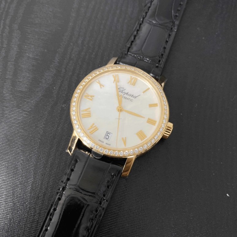 Chopard,Classic 33mm,33mm,Yellow Gold,White,Automatic,Day,Sapphire,134200,134200-0001