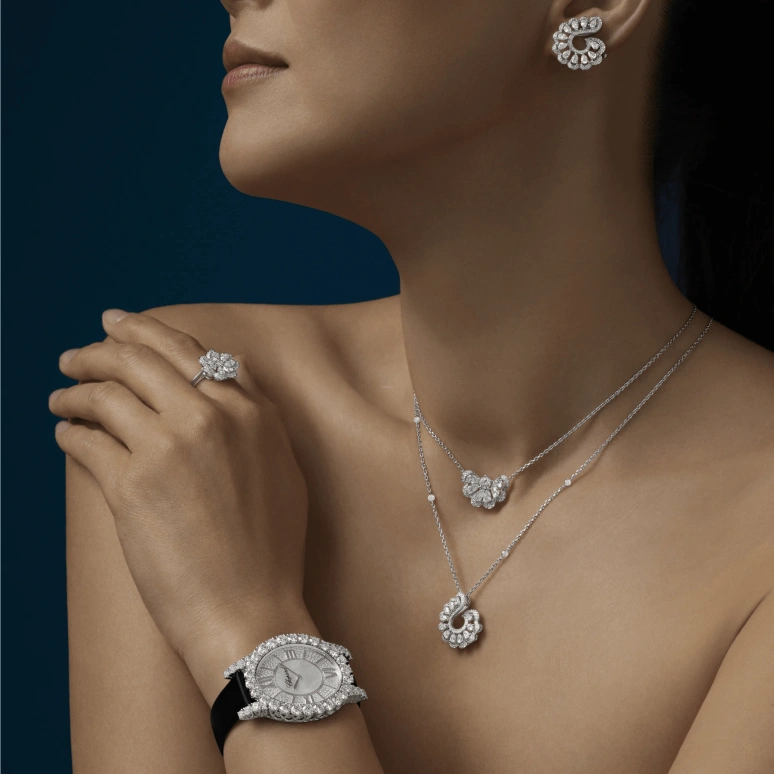Chopard,L'HEURE DU DIAMANT 40x34.10mm,40x34.10mm,White Gold,Silver,Handwound,Sapphire,Crystal Glass,Oval,139383,139383-1201
