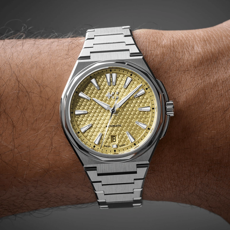 Christopher Ward,The Twelve 38mm,38mm,Stainless Steel,Beige,Automatic,Day,38hours,C12,C12-38ADA1-S00A1-B0