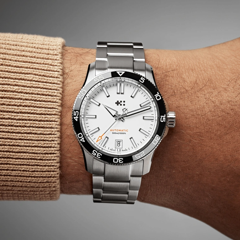 Christopher Ward,C60 38mm,38mm,Stainless Steel,White,Automatic,Day,38hours,C60,C60-38ADA31S0KW0-B0