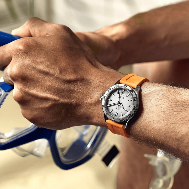 Christopher Ward,C60 40mm,40mm,Stainless Steel,Silver White,Automatic,Day,38hours,C60,C60-40ADA31S00W1-RK