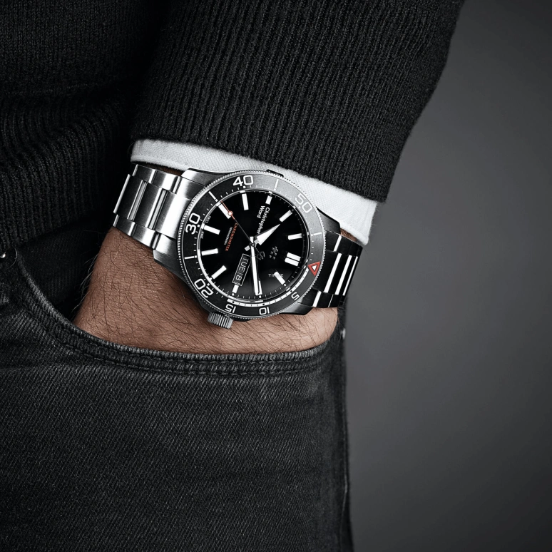 Christopher Ward,C60 42mm,42mm,Titanium,Black,Automatic,Date,Day,C60,C60-42ADD3-T0KK0-B0