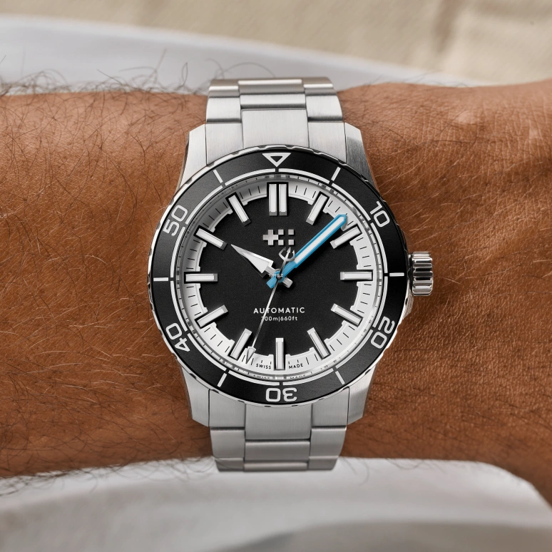 Christopher Ward,C60 41mm,41mm,Stainless Steel,Aluminium,Black,Automatic,38hours,Sapphire,Crystal Glass,C60,C60-41A3H31S0KK0-B0
