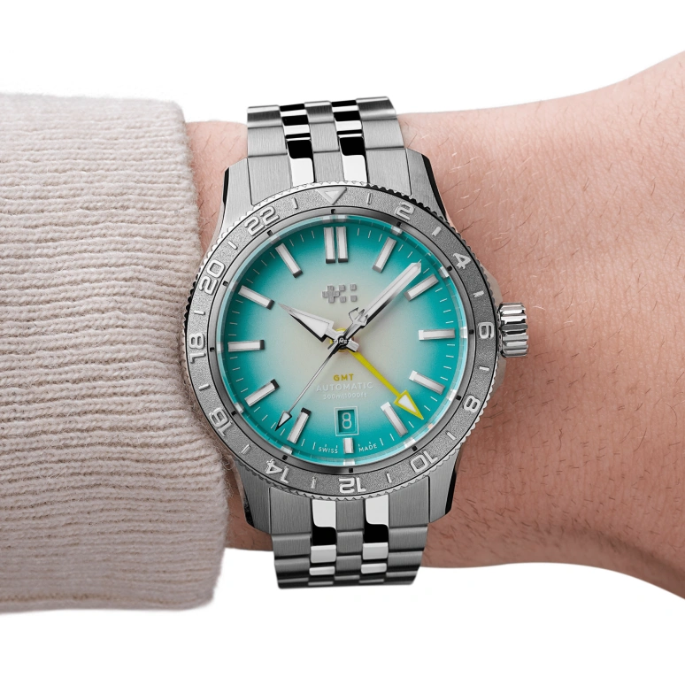 Christopher Ward,C60 40mm,40mm,Stainless Steel,Cyan,Gradient,Automatic,Day,Dule Time,GMT,C60,C60-40AGM31S00V0-B1