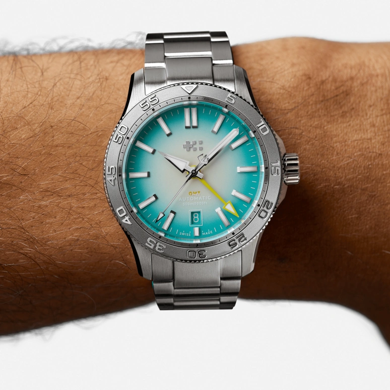 Christopher Ward,C60 40mm,40mm,Stainless Steel,Cyan,Gradient,Automatic,Day,Dule Time,GMT,C60,C60-40AGM31S00V0-B0