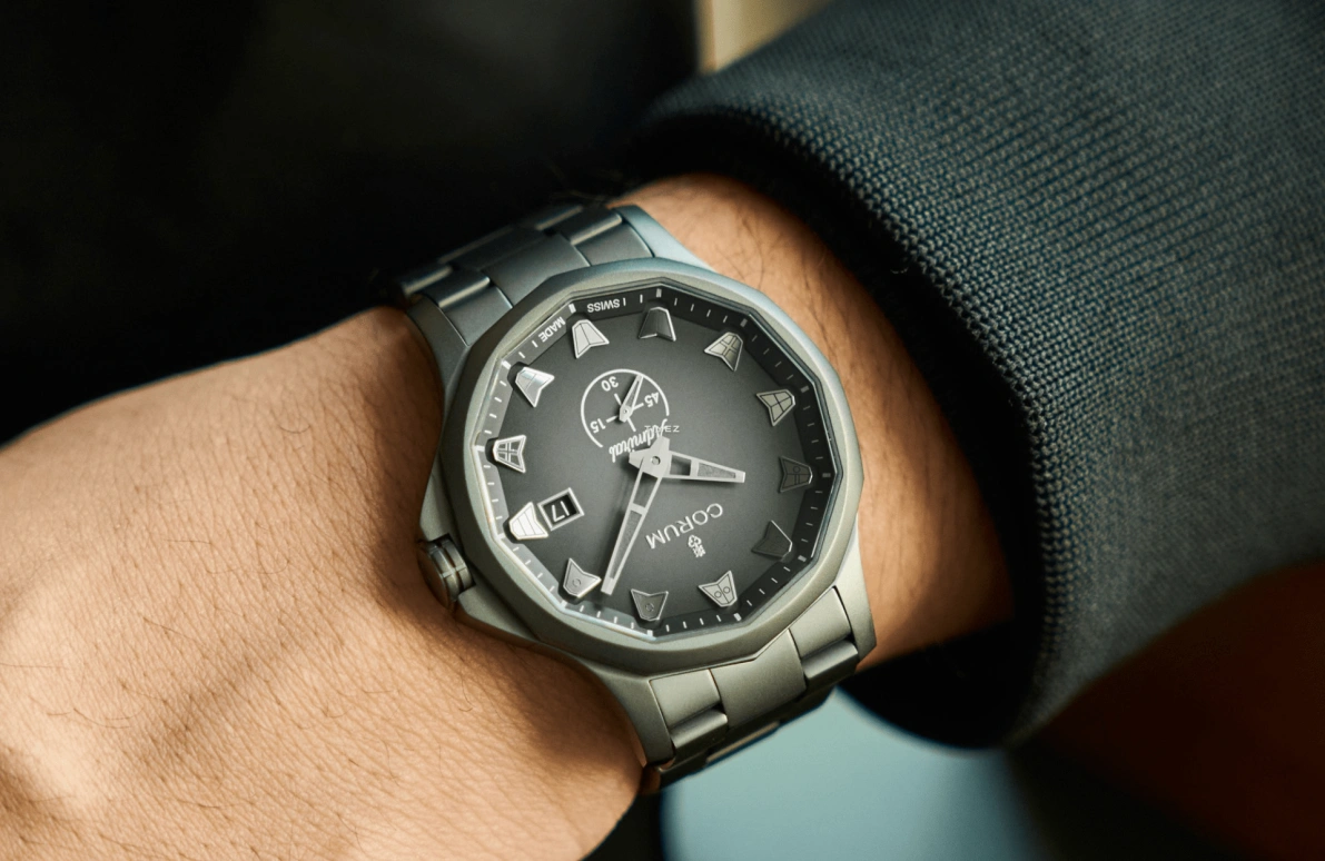 Corum,Admiral 42mm,42mm,Stainless Steel,Smoky Gray,Automatic,Day,Other,A395,A395/04324 - 395.201.98/V800 AN90