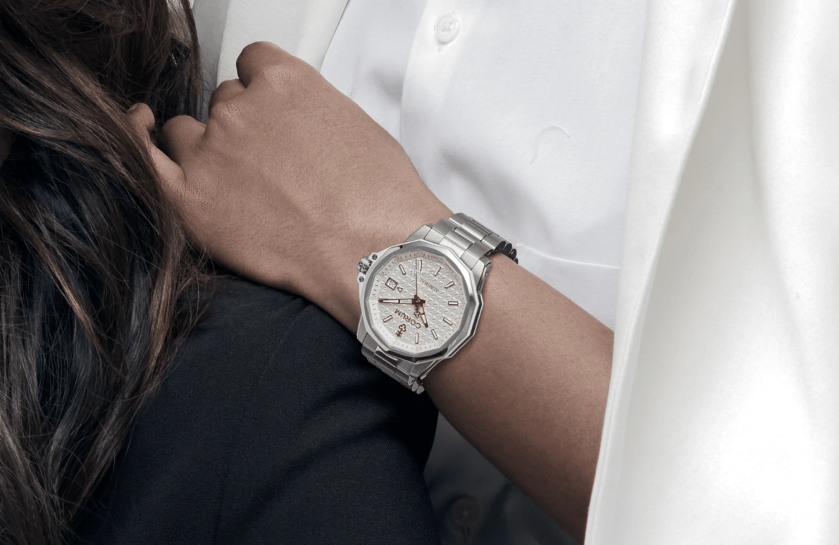 Corum,Admiral 38mm,38mm,Titanium,White,Automatic,Day,42hours,A082,A082/04243 - 082.202.04/V800 AA25