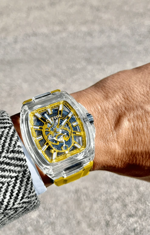 Cvstos,Metropolitan 51x42mm,51x42mm,Sapphire,Yellow,Automatic,Day,42hours,F00103,F00103.4289001