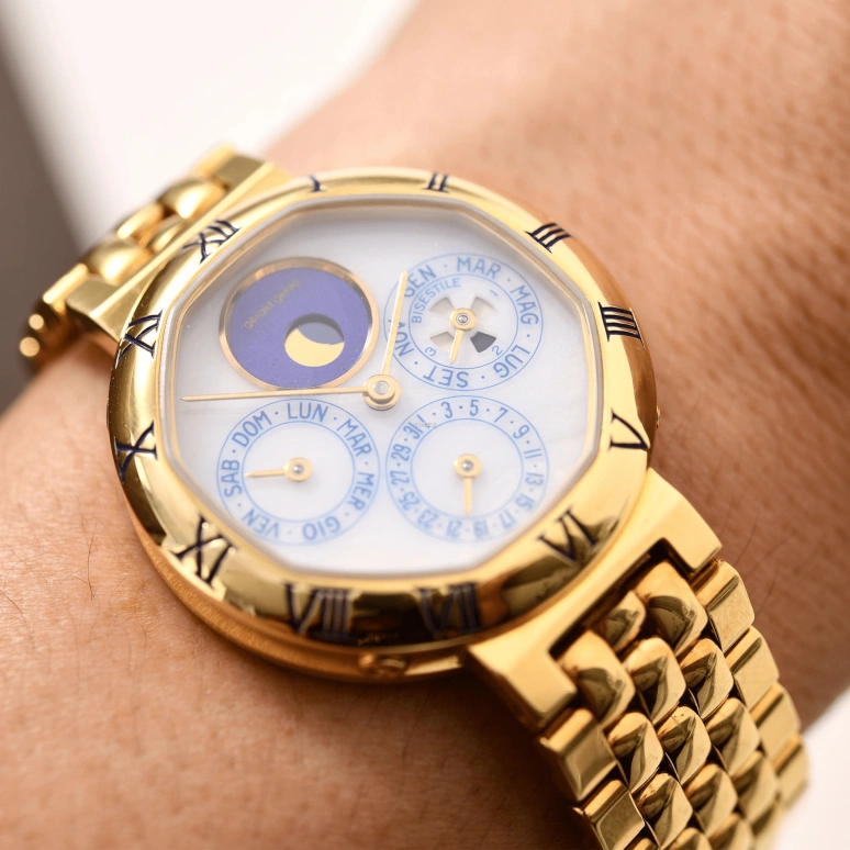 Gérald Genta,Other 33mm,33mm,Yellow Gold,White,Automatic,Moonphase,Perpetual Calendar,Leap Year,Month,Sapphire,Crystal Glass,Round,G2994