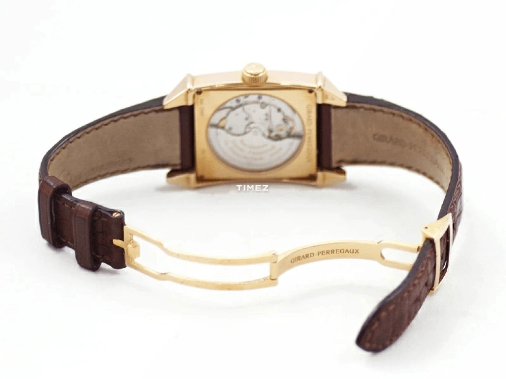 Girard-Perregaux,Vintage 1945 ,Yellow Gold,White,Automatic,Day,Power Reserve Indicator,25850,25850.0.51.1051