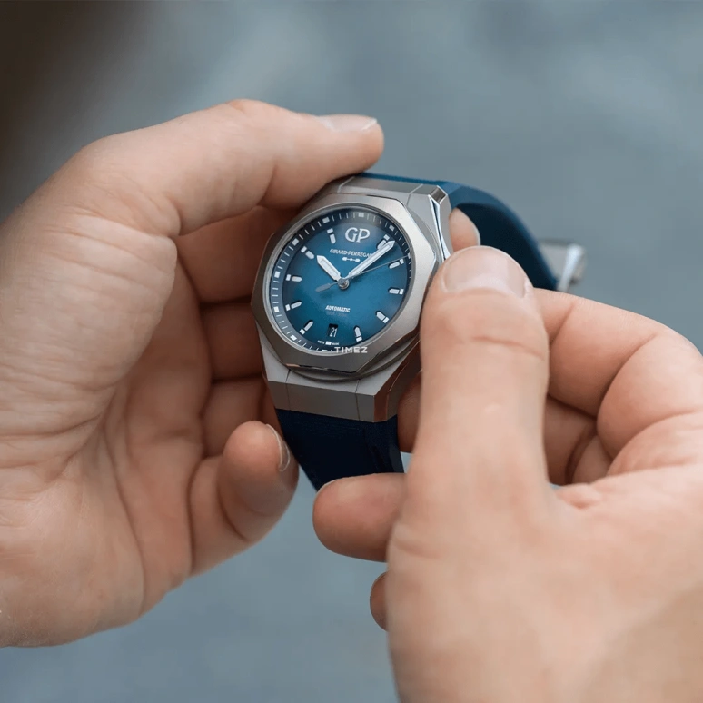 Girard-Perregaux,Laureato 44mm,44mm,Titanium,Blue,Gradient,Automatic,Day,46hours,81070,81070-21-002-FB6A