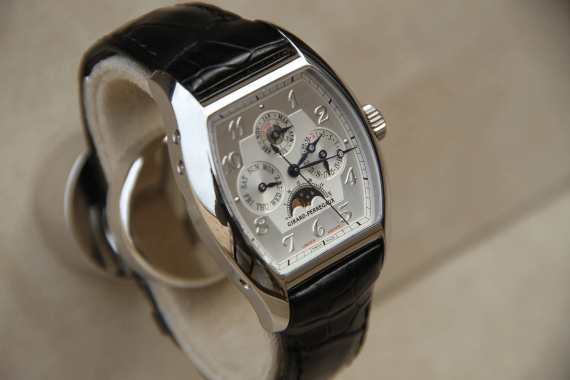 Girard-Perregaux,Heritage 37x37mm,37x37mm,White Gold,Silver,Automatic,Moonphase,Perpetual Calendar,Leap Year,Month,46hours,In-house Caliber,27220,27220-11-161-BA6A