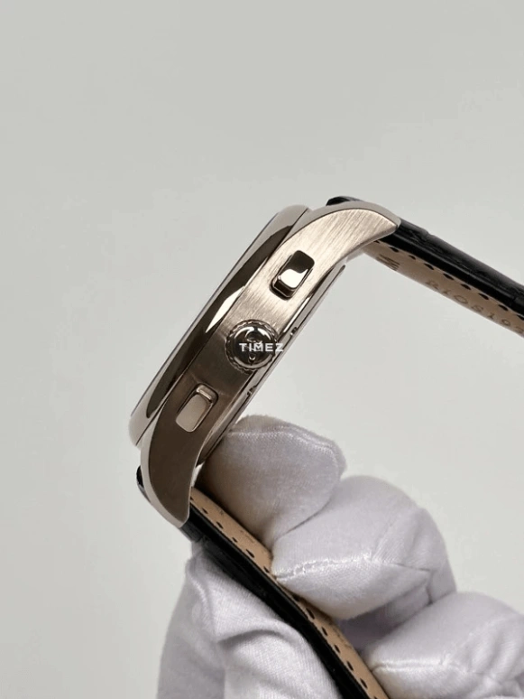 Girard-Perregaux,Heritage 44mm,44mm,White Gold,Black,Automatic,Chronograph,Day,World Time,Day / Night Indication,46hours,In-house Caliber,49800,49800-53-651-BA6A