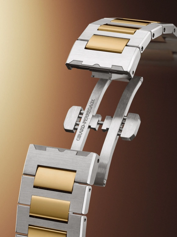 Girard-Perregaux,Laureato 39mm,39mm,Stainless Steel,Yellow Gold,Grey,Automatic,Day,55hours,81008,81008-63-3412-1CM