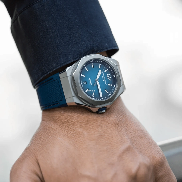 Girard-Perregaux,Laureato 44mm,44mm,Titanium,Blue,Gradient,Automatic,Day,46hours,81070,81070-21-002-FB6A