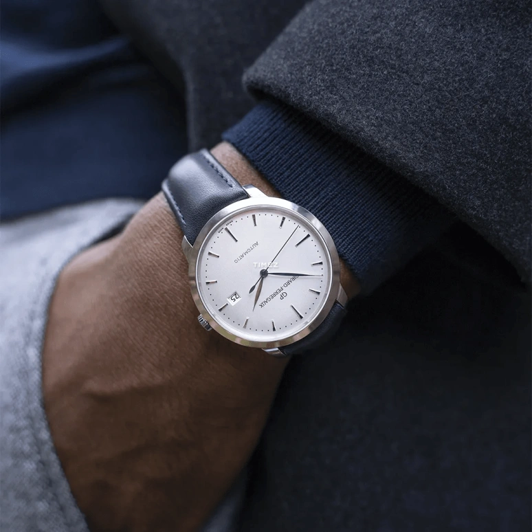 Girard-Perregaux,1966 40mm,40mm,Stainless Steel,Silver,White,Automatic,Day,46hours,49555,49555-11-131-BB60