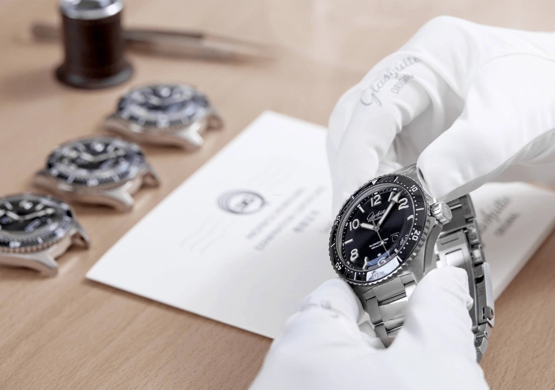 Glashütte Original,SeaQ 43.20mm,43.20mm,Stainless Steel,Green,Automatic,Big Date,100hours,1,1-36-13-07-83-33