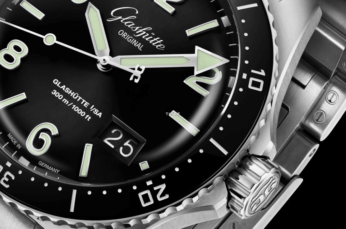 Glashütte Original,SeaQ 43.20mm,43.20mm,Stainless Steel,Black,Automatic,Day,Sapphire,Crystal Glass,1,1-36-13-01-80-35