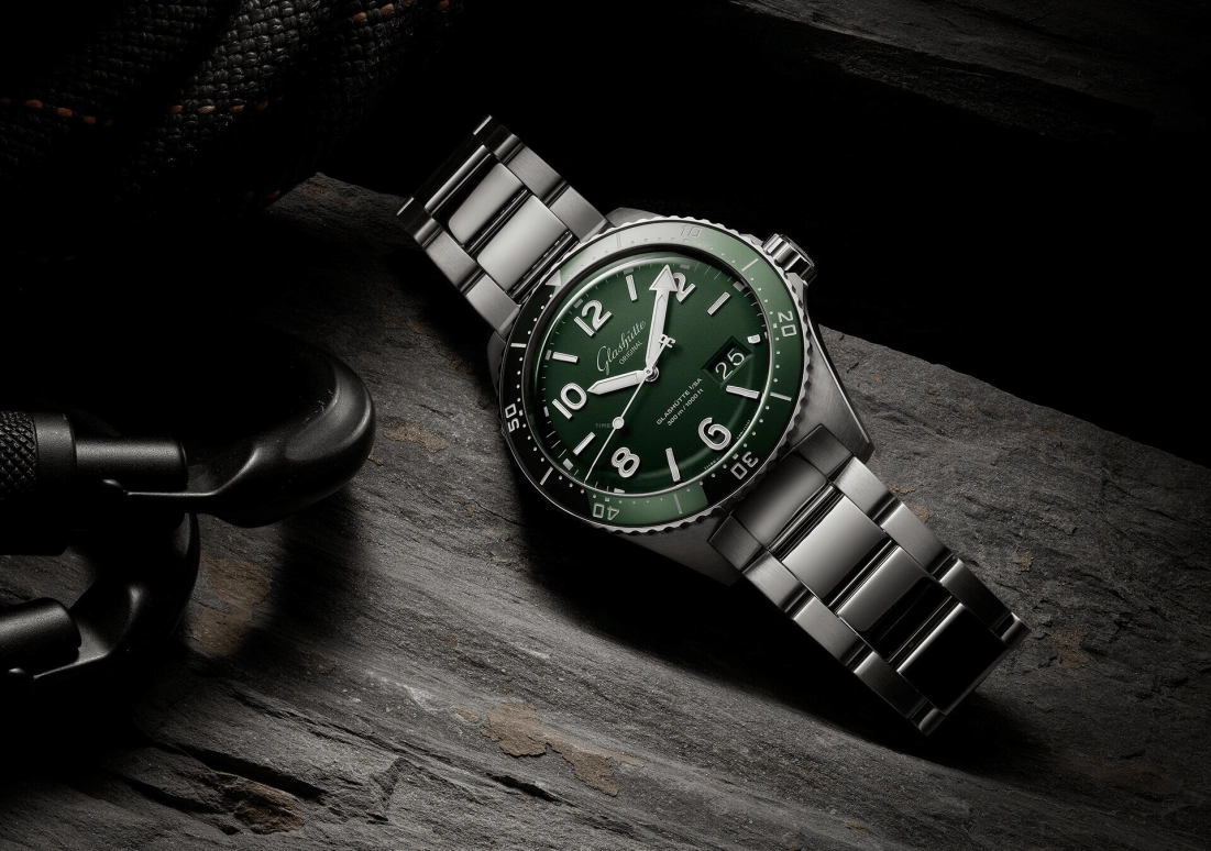 Glashütte Original,SeaQ 43.20mm,43.20mm,Stainless Steel,Green,Automatic,Big Date,100hours,1,1-36-13-07-83-33