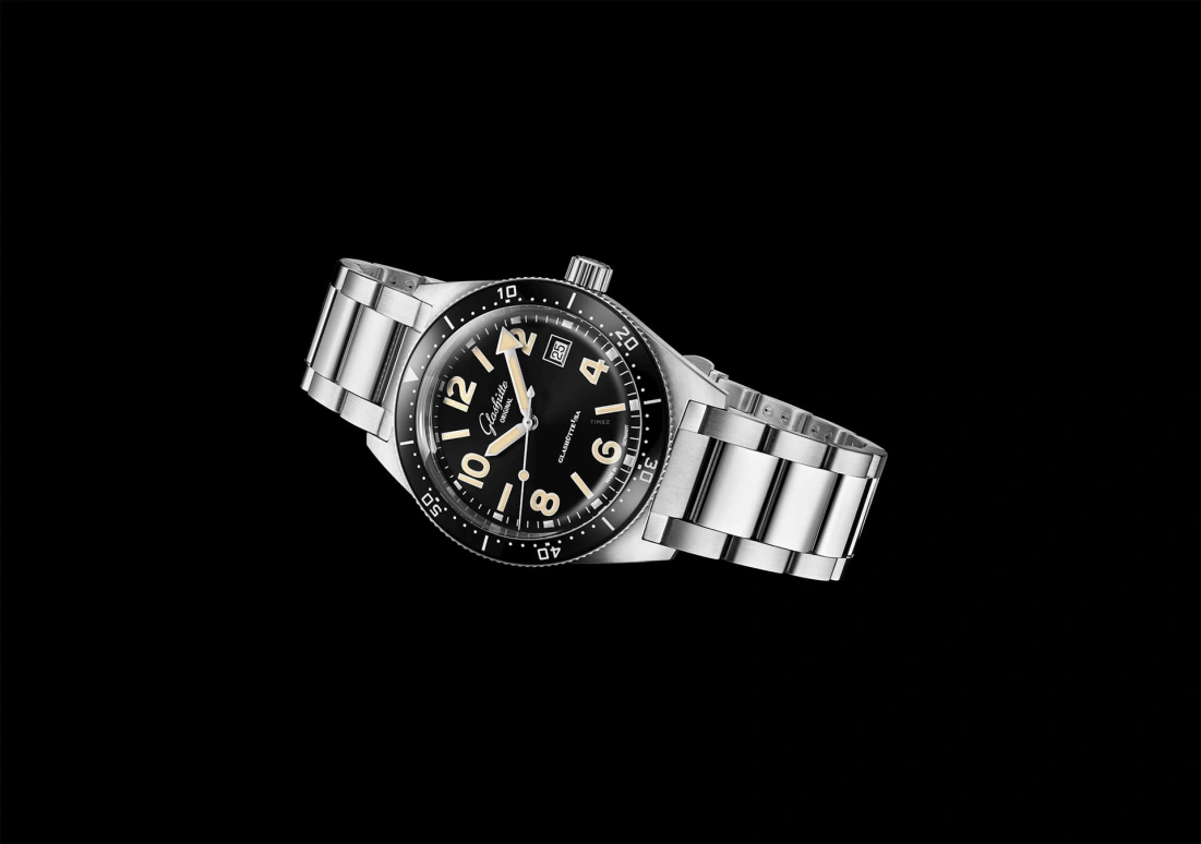 Glashütte Original,SeaQ 39.50mm,39.50mm,Stainless Steel,Black,Automatic,Date,40hours,1,1-39-11-06-80-70
