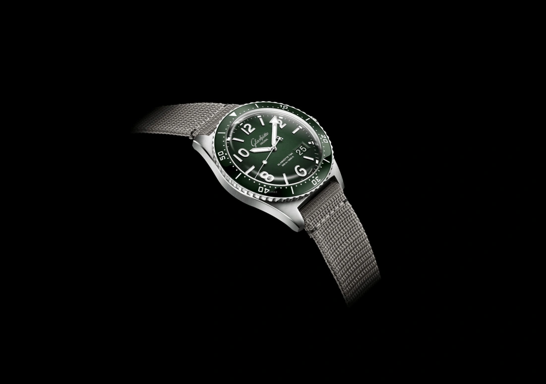 Glashütte Original,SeaQ 43.20mm,43.20mm,Stainless Steel,Green,Automatic,Big Date,100hours,1,1-36-13-07-83-33