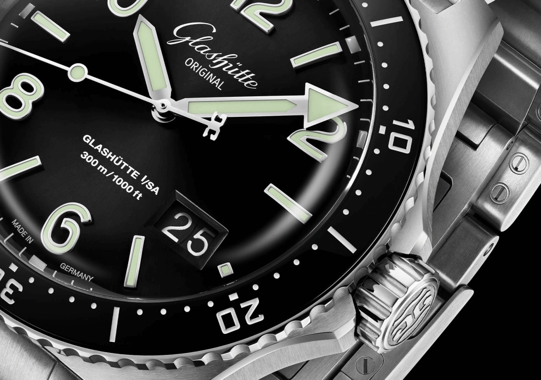 Glashütte Original,SeaQ 43.20mm,43.20mm,Stainless Steel,Black,Automatic,Big Date,100hours,1,1-36-13-01-80-70