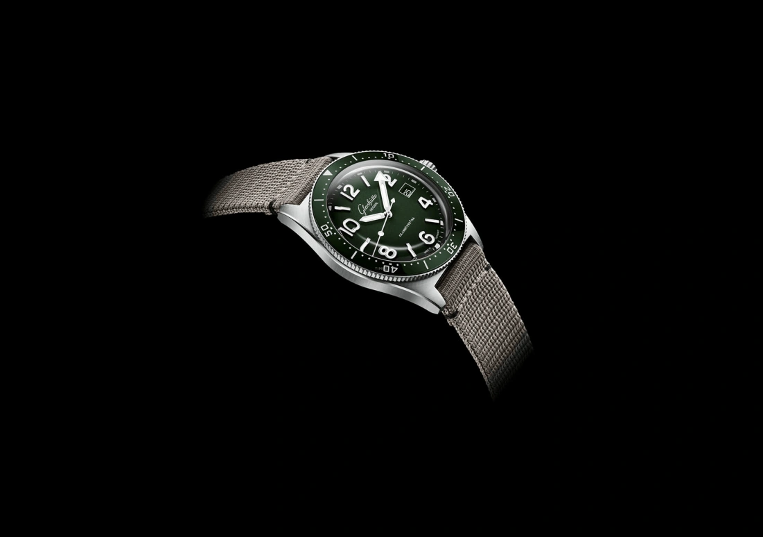 Glashütte Original,SeaQ 39.50mm,39.50mm,Stainless Steel,Green,Automatic,Date,40hours,1,1-39-11-13-83-70