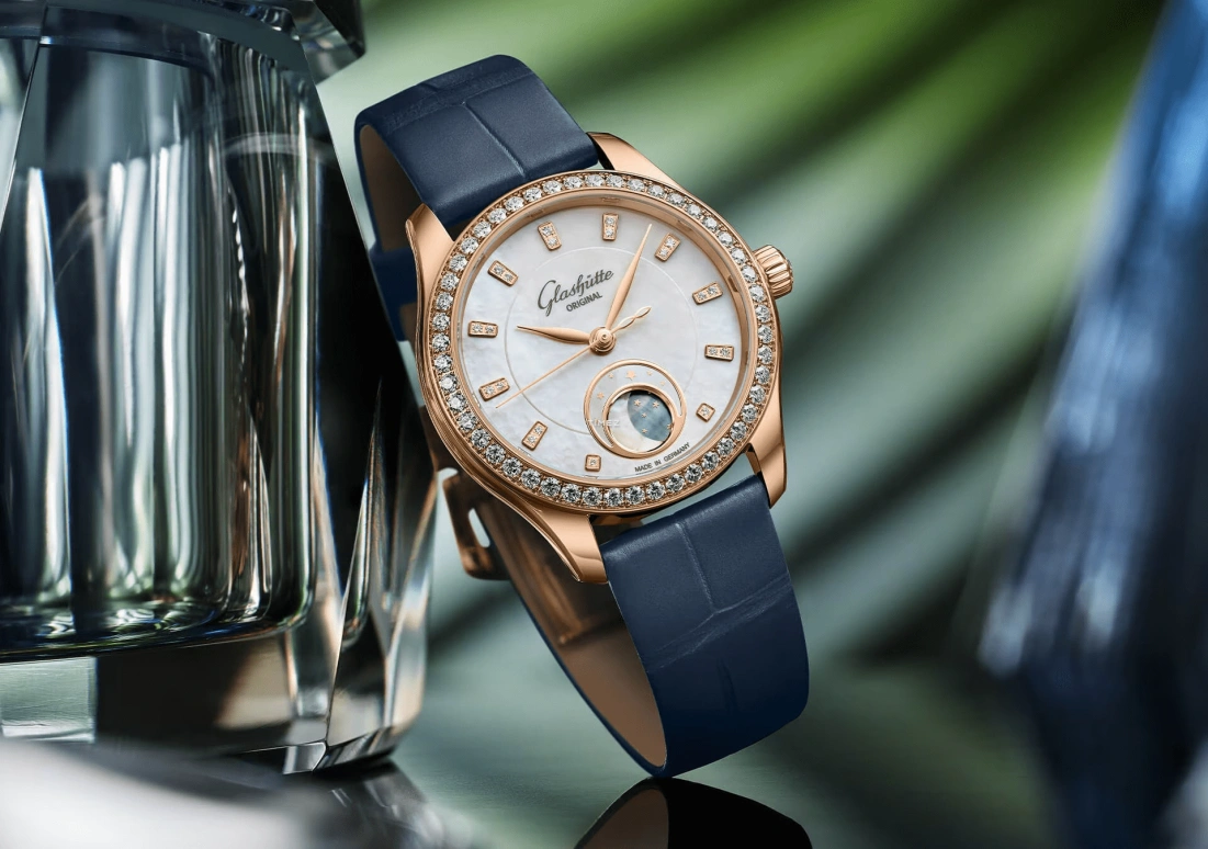 Glashütte Original,Serenade Luna 32.50mm,32.50mm,Red Gold,White,Automatic,Moonphase,60hours,1,1-35-14-01-15-04