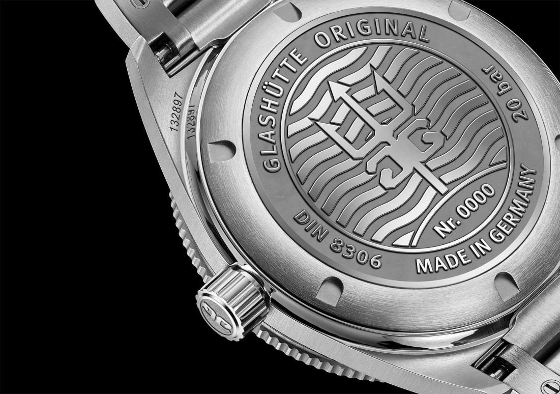 Glashütte Original,SeaQ 39.50mm,39.50mm,Stainless Steel,Black,Automatic,Date,40hours,1,1-39-11-06-80-70