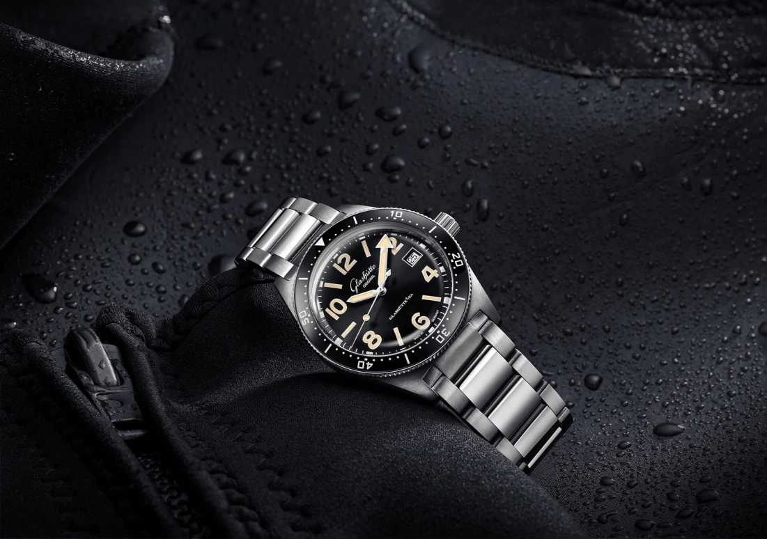 Glashütte Original,SeaQ 39.50mm,39.50mm,Stainless Steel,Black,Automatic,Date,40hours,1,1-39-11-06-80-70