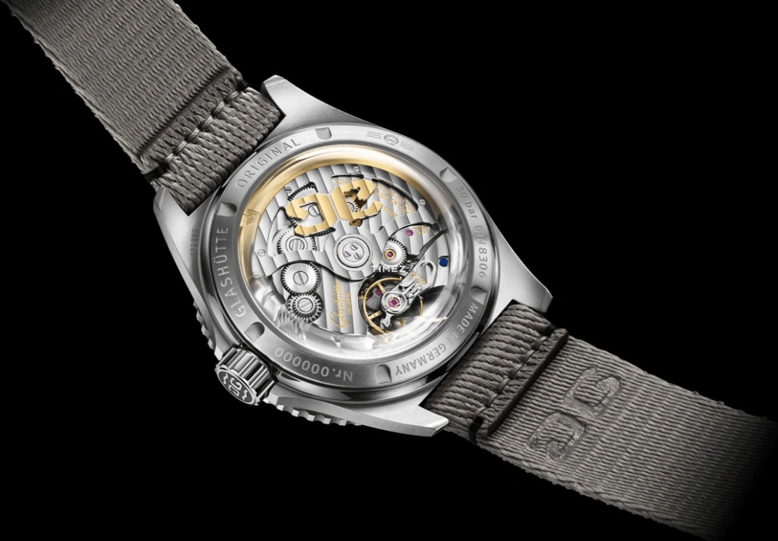 Glashütte Original,SeaQ 43.20mm,43.20mm,Stainless Steel,Black,Automatic,Day,Sapphire,Crystal Glass,1,1-36-13-01-80-35