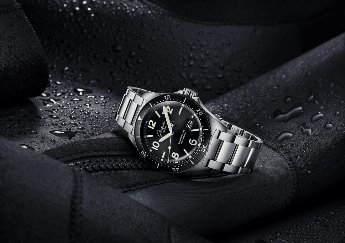 Glashütte Original,SeaQ 43.20mm,43.20mm,Stainless Steel,Black,Automatic,Big Date,100hours,1,1-36-13-01-80-70