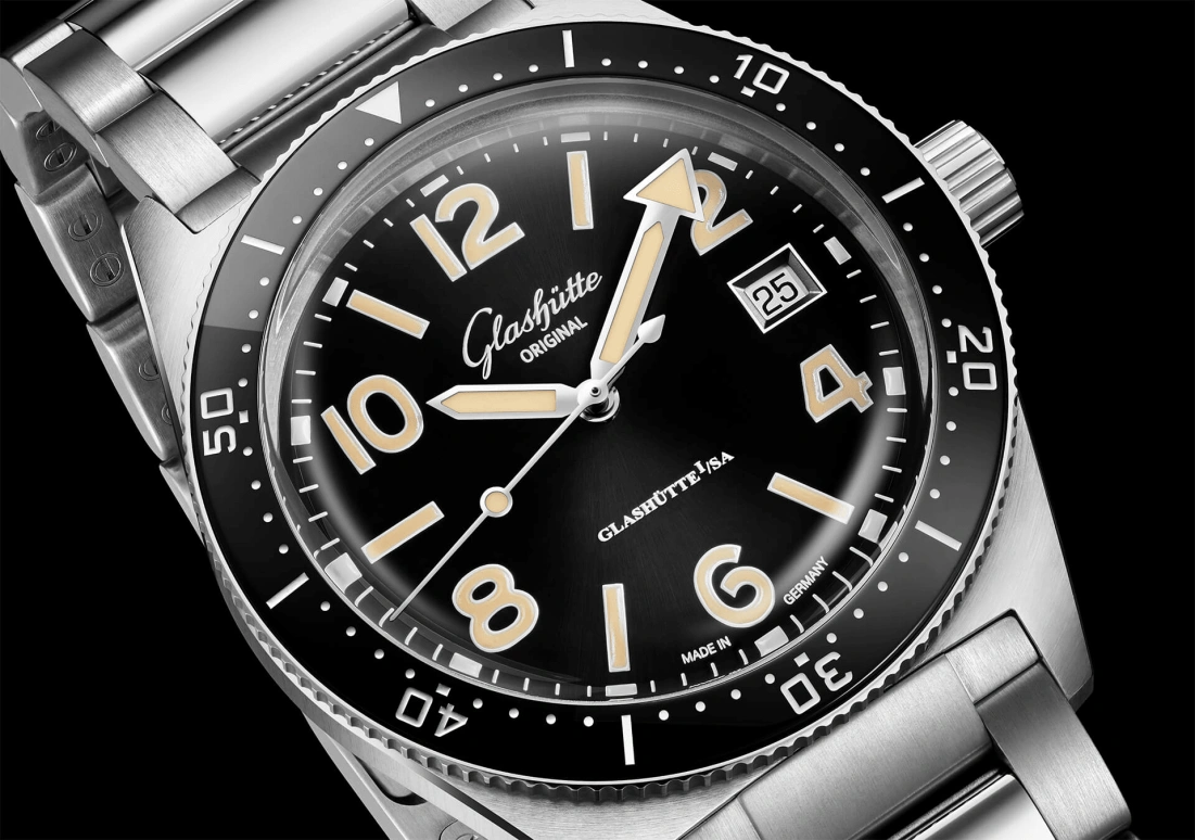 Glashütte Original,SeaQ 39.50mm,39.50mm,Stainless Steel,Black,Automatic,Date,40hours,1,1-39-11-06-80-70