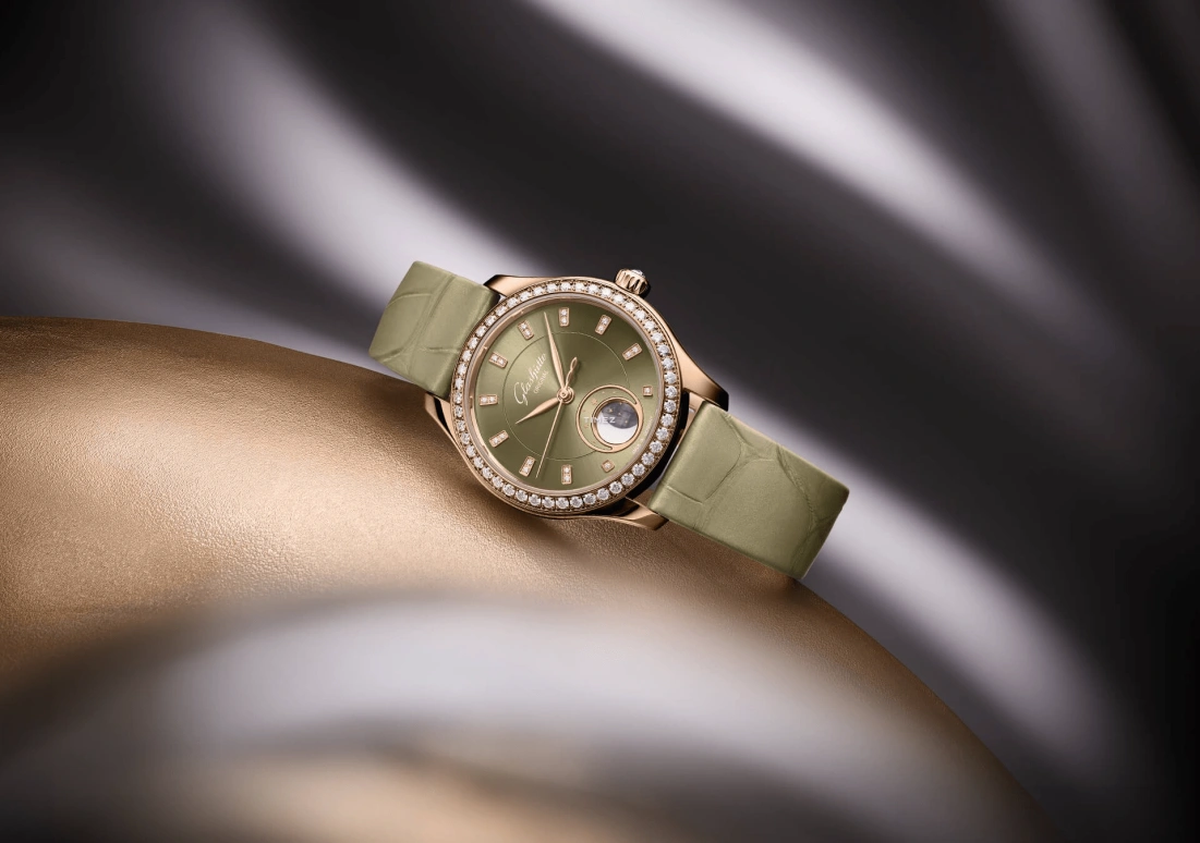 Glashütte Original,Serenade Luna 32.50mm,32.50mm,Red Gold,Green,Automatic,Moonphase,Sapphire,Crystal Glass,1,1-35-14-05-15-04