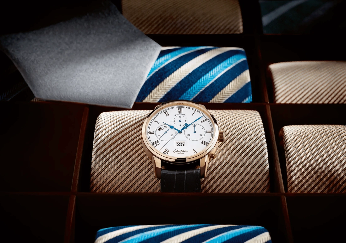 Glashütte Original,Senator 42mm,42mm,Red Gold,Silver,Automatic,Chronograph,Power Reserve Indicator,Flyback,Big Date,70hours,In-house Caliber,1,1-37-01-01-05-30