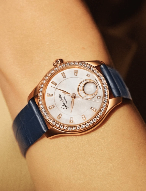 Glashütte Original,Serenade Luna 32.50mm,32.50mm,Red Gold,White,Automatic,Moonphase,60hours,1,1-35-14-01-15-04