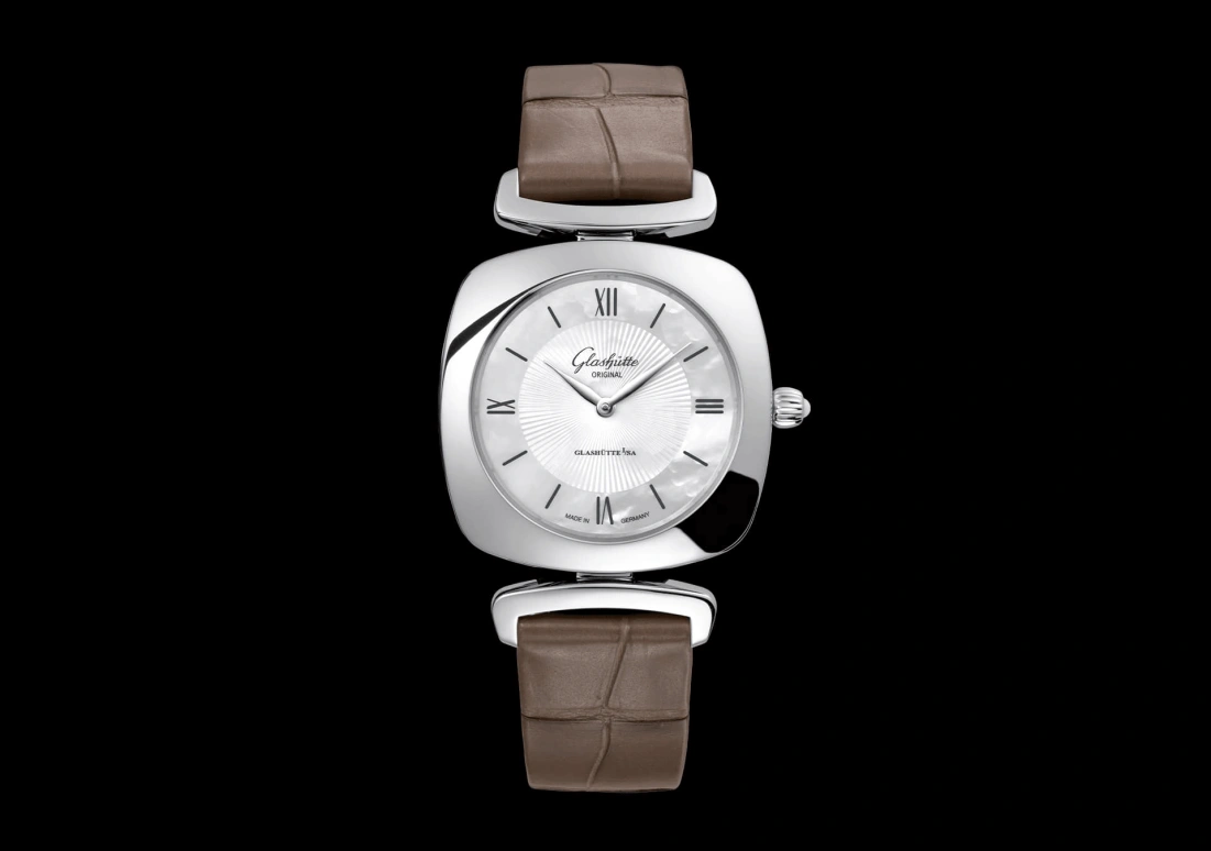 Glashütte Original,Pavonina 31mm,31mm,Red Gold,Stainless Steel,White,Quartz,Day,35712hours,1,1-03-02-05-02-30