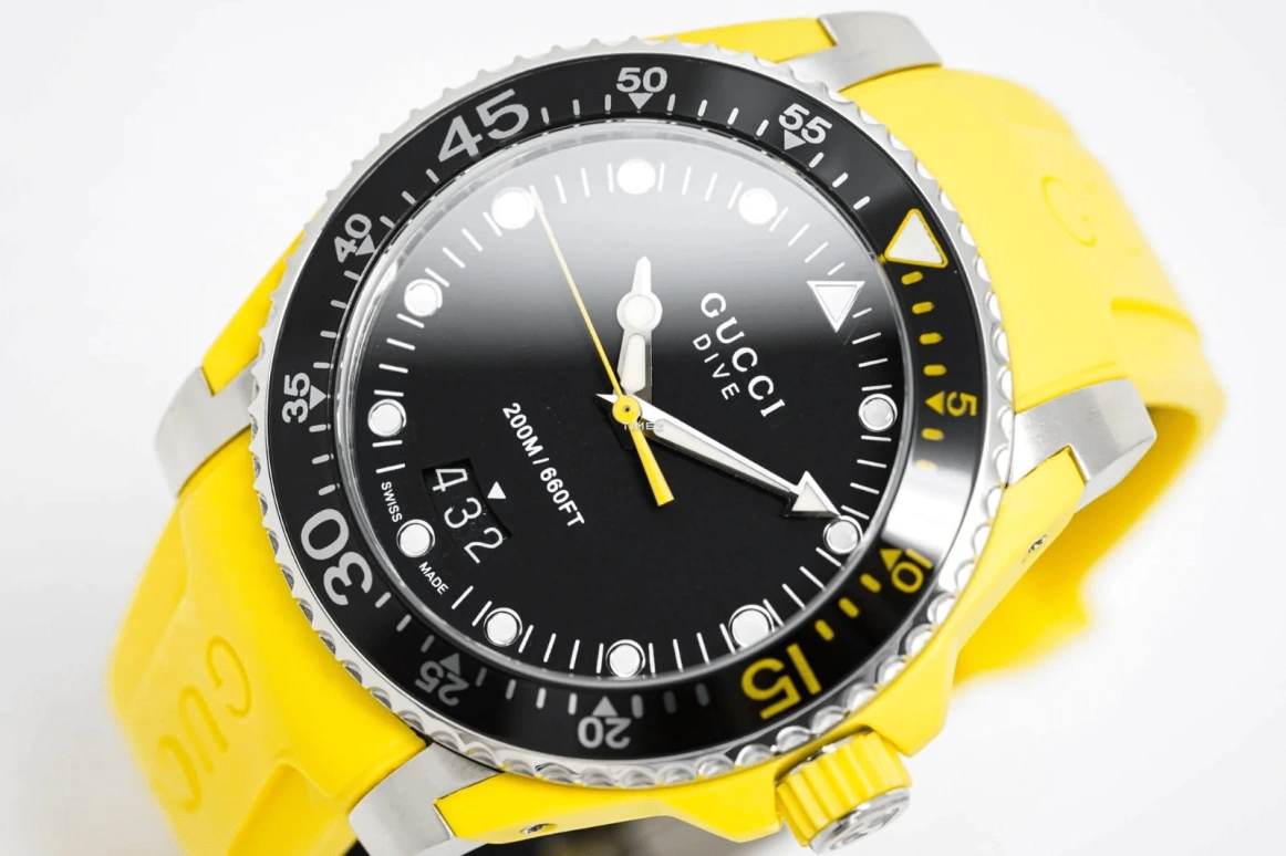 GUCCI,Gucci Dive 40mm,40mm,Stainless Steel,Black,Quartz,Day,Sapphire,Crystal Glass,YA136319