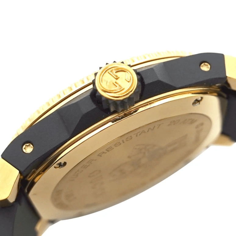 GUCCI,Gucci Dive 40mm,40mm,Stainless Steel,Yellow Gold,Red,Quartz,Day,Round,YA136325