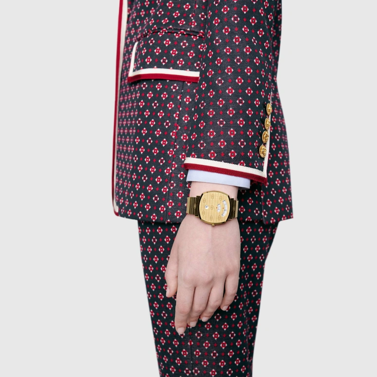 GUCCI,Grip 38mm,38mm,Yellow Gold,Gold,Sapphire,Crystal Glass,YA157409